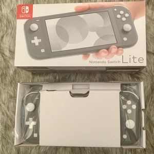 Nintendo Switch Lite with a free game! 🤗